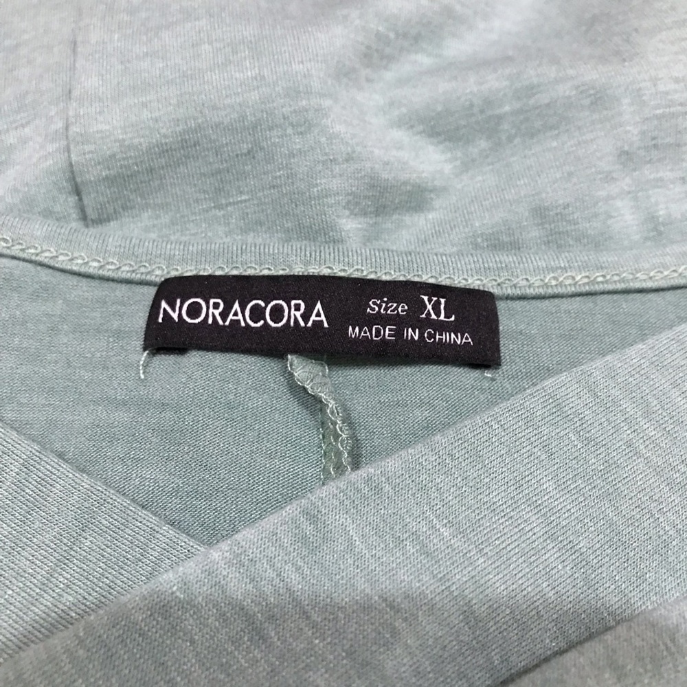 Noracora Sage Green Long Sleeve Top Women Size XL Floral Print Faux Wood Buttons - Picture 4 of 8